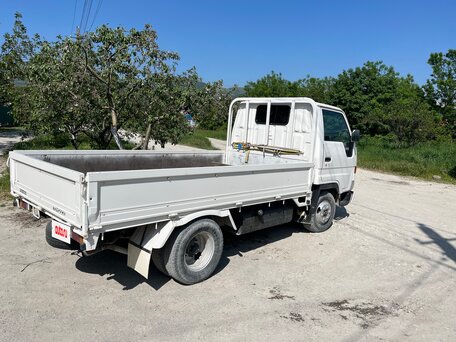 1999 Toyota Toyoace, белый, 1000000 рублей, вид 4