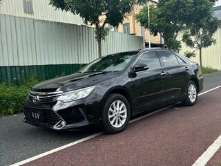 2016 Toyota Camry VII (XV50) Рестайлинг, чёрный, 1511008 рублей, вид 3