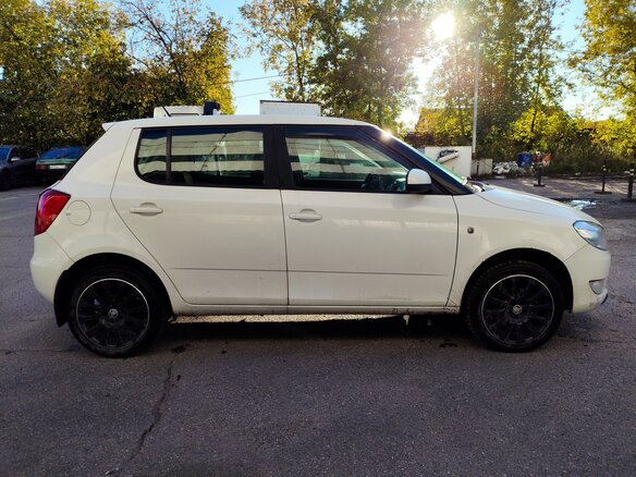 2012 Skoda Fabia II Рестайлинг, белый, 545000 рублей - вид 3