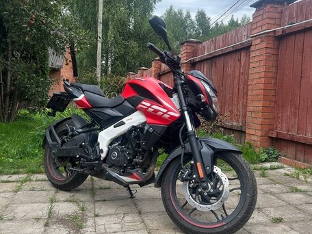 2022 Bajaj Pulsar NS 200, красный, 210000 рублей, вид 3