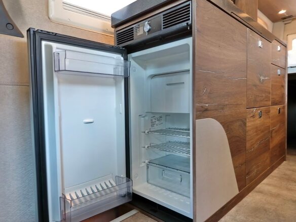 2023 Mercedes-Benz Sprinter, серебристый, 9800000 рублей - вид 21