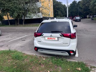 2019 Mitsubishi Outlander III Рестайлинг 3, белый, 1800000 рублей, вид 3