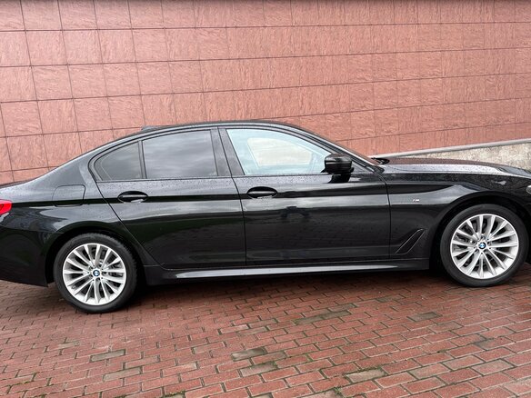 2019 BMW 5 серии 520d xDrive VII (G30/G31/G38), чёрный - вид 2