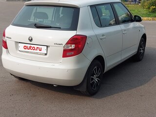 2013 Skoda Fabia II Рестайлинг, белый, 549000 рублей, вид 4