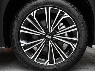 2026 Geely EX5 Гибрид EM-R, серебристый, 3829990 рублей, вид 3