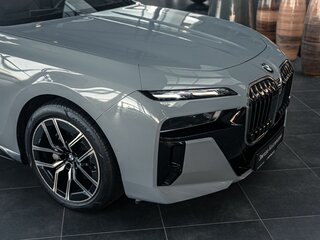 2022 BMW 7 серии 740d xDrive VII (G70), серый, 11550000 рублей, вид 4