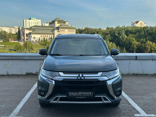 2019 Mitsubishi Outlander III Рестайлинг 3, серый, 1649000 рублей, вид 2
