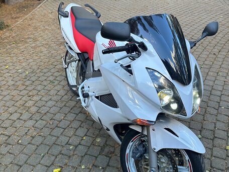 2005 Honda VFR 800, белый, 300000 рублей, вид 1