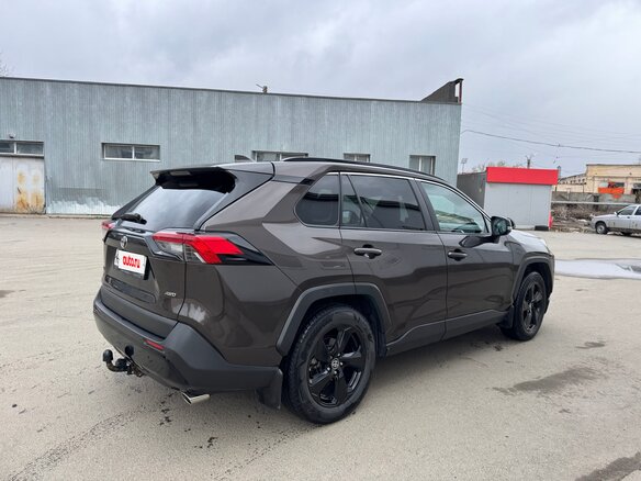 2021 Toyota RAV4 V (XA50), коричневый, 3900000 рублей - вид 3