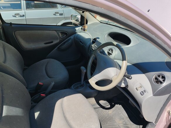 1999 Toyota Vitz I (P10), розовый, 299000 рублей - вид 6