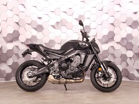 2025 Yamaha MT-09 (FZ-09), чёрный, 1399000 рублей, вид 3