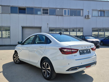 2023 Lada (ВАЗ) Vesta I Рестайлинг (NG), белый, 1172000 рублей, вид 4