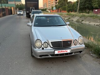 2001 Mercedes-Benz E-Класс 280 II (W210, S210) Рестайлинг, серебристый, 650000 рублей, вид 1