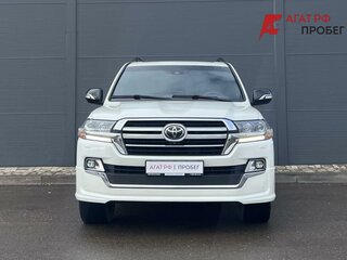 2020 Toyota Land Cruiser 200 Series Рестайлинг 2, белый, 8490000 рублей, вид 2