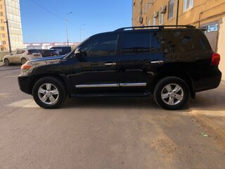 2013 Toyota Land Cruiser 200 Series Рестайлинг 1, чёрный, 3550000 рублей, вид 4