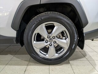 2021 Toyota RAV4 V (XA50), серебристый, 2750000 рублей, вид 5