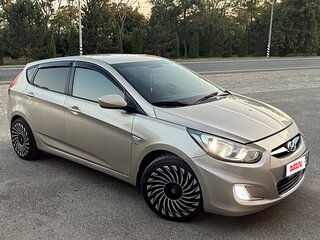 2011 Hyundai Solaris I, бежевый, 800000 рублей, вид 4