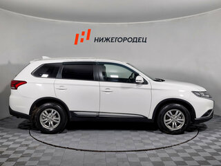 2019 Mitsubishi Outlander III Рестайлинг 3, белый, 1879000 рублей, вид 4