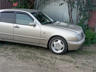 1998 Mercedes-Benz E-Класс 240 II (W210, S210), золотистый, 650000 рублей, вид 4