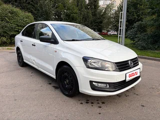 2018 Volkswagen Polo V Рестайлинг, белый, 1000000 рублей, вид 3
