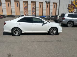 2013 Toyota Camry VII (XV50), белый, 1300000 рублей, вид 2