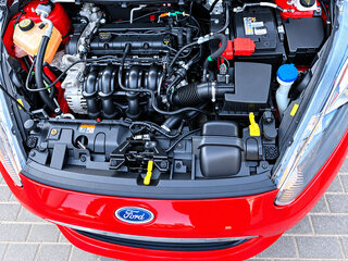 2017 Ford Fiesta Mk6 Рестайлинг, красный, 840000 рублей, вид 3