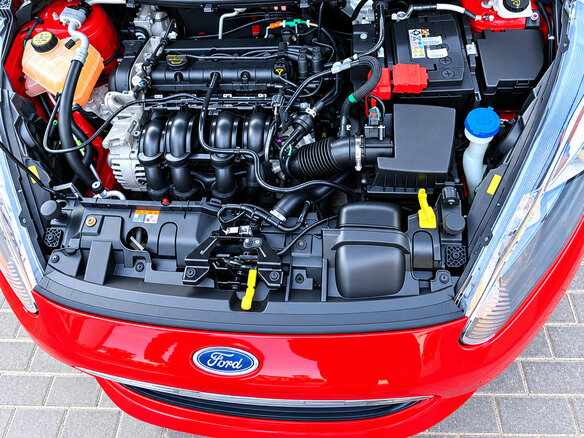2017 Ford Fiesta Mk6 Рестайлинг, красный, 840000 рублей - вид 13