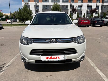 2013 Mitsubishi Outlander III, белый, 1400000 рублей, вид 2