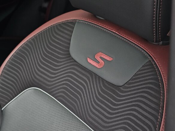 2023 Geely Coolray I, серый, 1750000 рублей - вид 16