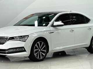 2023 Skoda Superb III Рестайлинг, белый, 2250000 рублей, вид 3