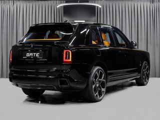 2025 Rolls-Royce Cullinan Black Badge I Рестайлинг (Series II), чёрный, 79024900 рублей, вид 2