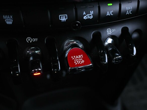 2016 Mini Hatch Cooper S III (F55/F56), серый, 1780000 рублей - вид 12