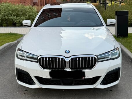 2021 BMW 5 серии 530e VII (G30/G31/G38) Рестайлинг, белый, 4620000 рублей, вид 3