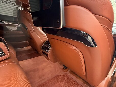 2020 BMW 7 серии Long M760Li xDrive VI (G11/G12) Рестайлинг, чёрный, 7800000 рублей, вид 4