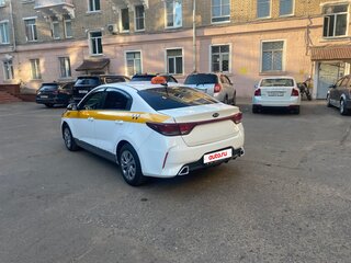 2021 Kia Rio IV Рестайлинг, белый, 795000 рублей, вид 4
