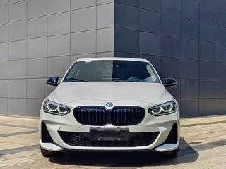 2023 BMW 1 серии 120i III (F52) Рестайлинг, белый, 1610001 рублей, вид 2