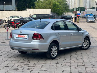 2016 Volkswagen Polo V Рестайлинг, серебристый, 990000 рублей, вид 2