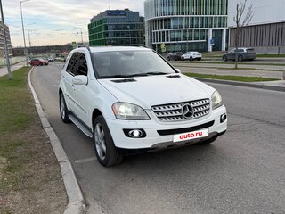 2008 Mercedes-Benz M-Класс 320 II (W164), белый, 1000000 рублей, вид 2