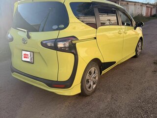 2015 Toyota Sienta II, жёлтый, 1225000 рублей, вид 4