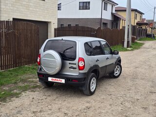 2012 Chevrolet Niva I Рестайлинг, серебристый, 750000 рублей, вид 4