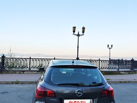 2012 Opel Astra J Рестайлинг, серый, 790000 рублей - вид 4