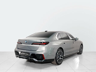 2025 BMW 7 серии 740i xDrive VII (G70), серый, 13700000 рублей, вид 4