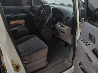 1999 Nissan Serena II (C24), белый, 330000 рублей, вид 3