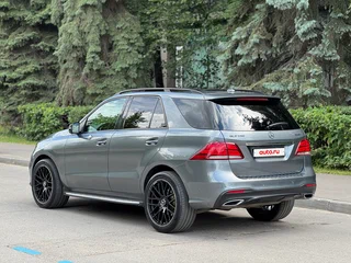 2017 Mercedes-Benz GLE 300 I (W166), серый, 2699000 рублей, вид 3