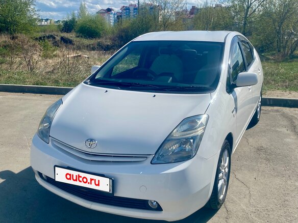 2010 Toyota Prius JDM II Рестайлинг (XW20), белый, 950000 рублей - вид 2