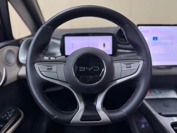 2025 BYD Dolphin 45.12 kWh I Рестайлинг, белый, 1920000 рублей - вид 7
