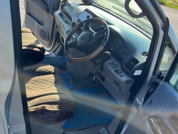 2000 Nissan Serena II (C24), серебристый, 550000 рублей - вид 11