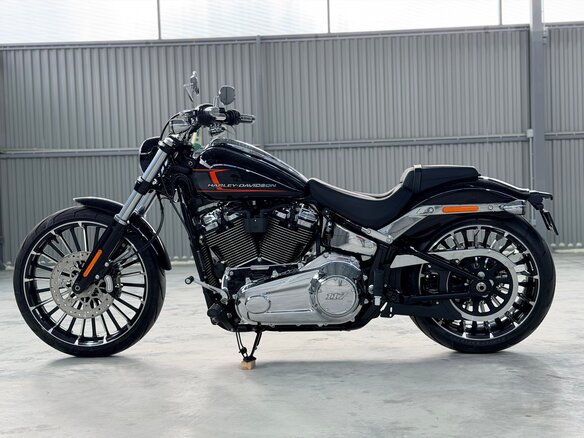 2024 Harley-Davidson Breakout, чёрный - вид 3