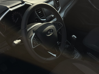 2026 Lada (ВАЗ) Vesta I Рестайлинг (NG), белый, 1785000 рублей, вид 3