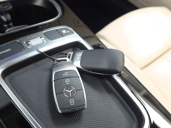 2025 Mercedes-Benz A-Класс 220 IV (W177) Рестайлинг, чёрный, 4200000 рублей - вид 29